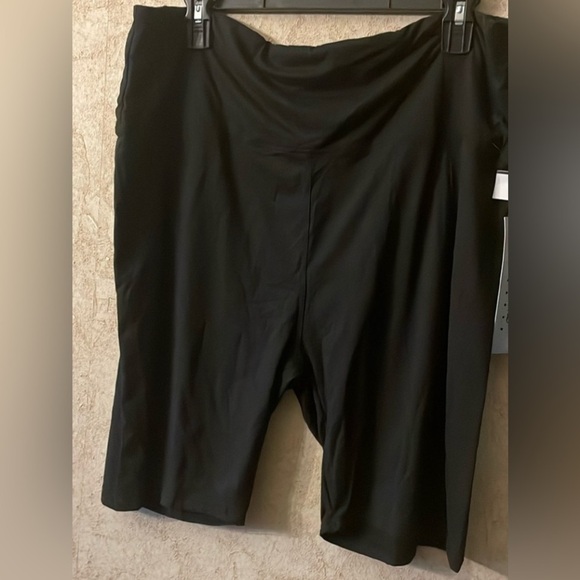 Trendz Women's Black Shorts - Picture 1 of 4